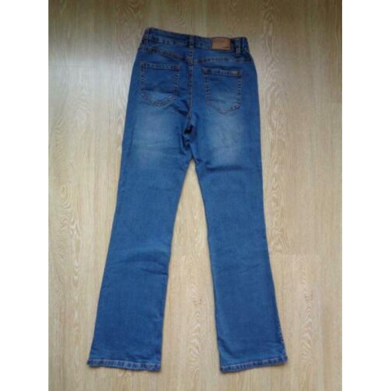 2 NIEUWE Arizona Bootcutjeans "Svenja" maat 38L (76)