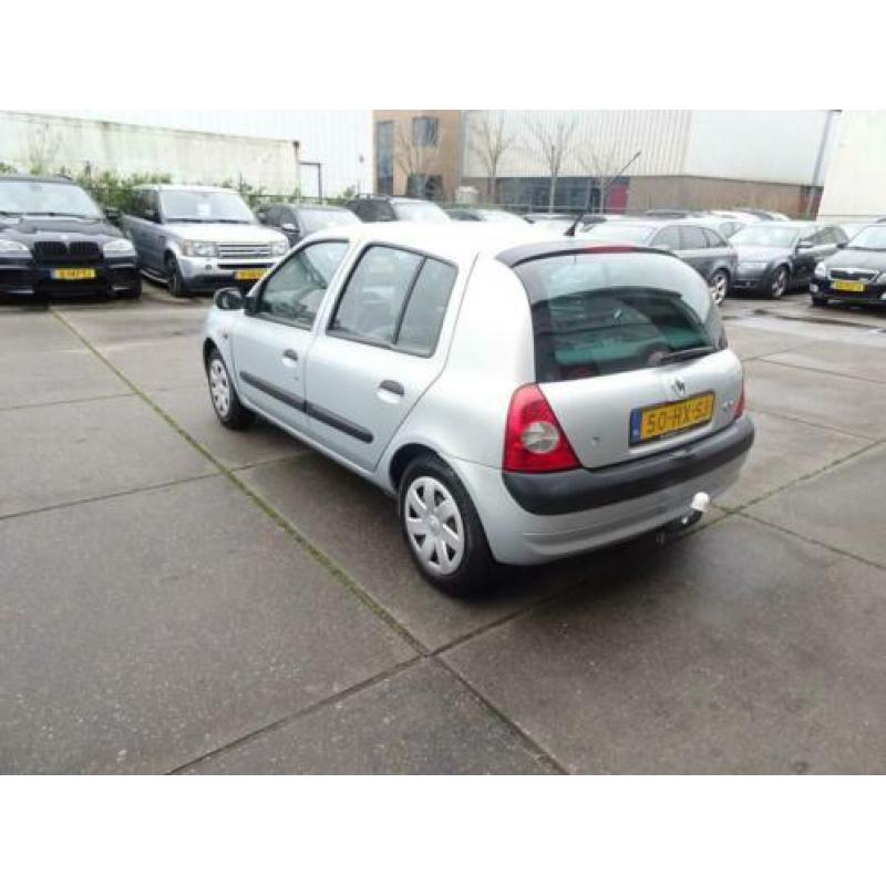 Renault Clio 1.4-16V Privilège (bj 2002, automaat)