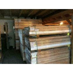 Grenen wand / plafond bekleding , planken blank gelakt 9x90