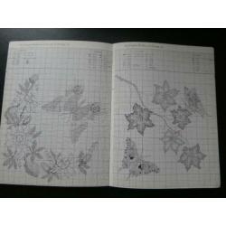 Exotische vlinders en bloemen in kruissteken