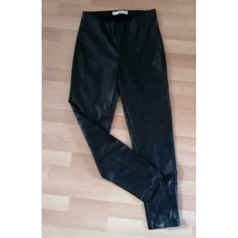 Broek mango ZGAN. Nep leer. Maat M.
