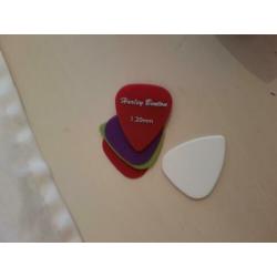 Volledige gitaar set. 2 gitaren en versterker + accessoires