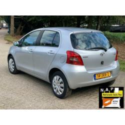 Toyota Yaris 1.3 16v VVT-i Linea Terra Airco Navi St. Verwar