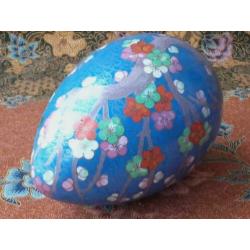 Prachtig groot oud Chinees cloisonne ei met bloesem 22,3 cm.