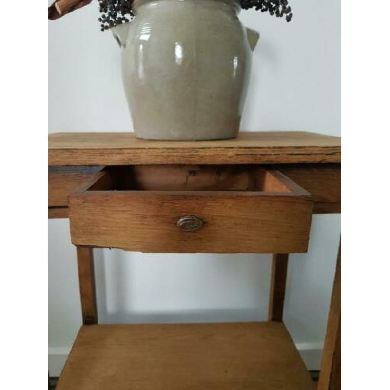 Oud eiken bijzettafel, sidetable, nachtkastje met lade.