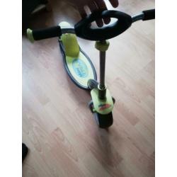 Een stoere kunststof step. Mini Trex.