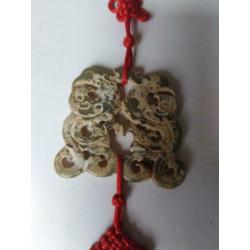Lange Chinese hanher van Jade, met rood touw