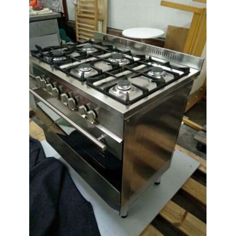 Boretti fornuis en oven