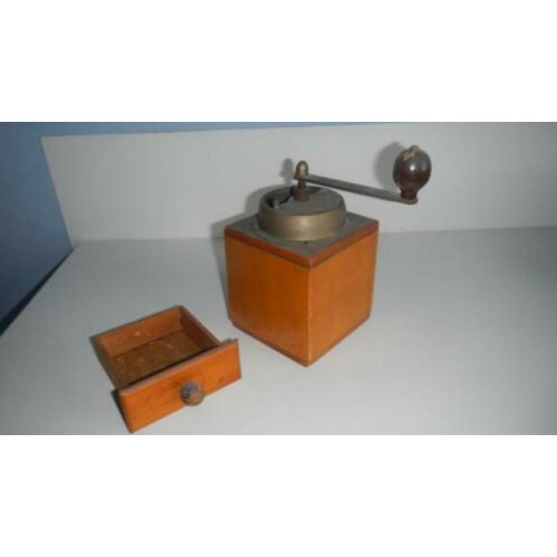 Hand Koffiemolen antiek