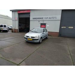 Renault Clio 1.4-16V Privilège (bj 2002, automaat)