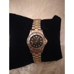 Dames horloges in de aanbieding.