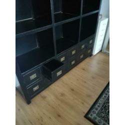 Zwaar houten boekenkast zwart/heel donkerbruin