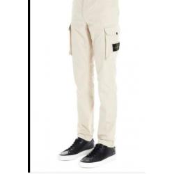 Broek met zakken stone island.