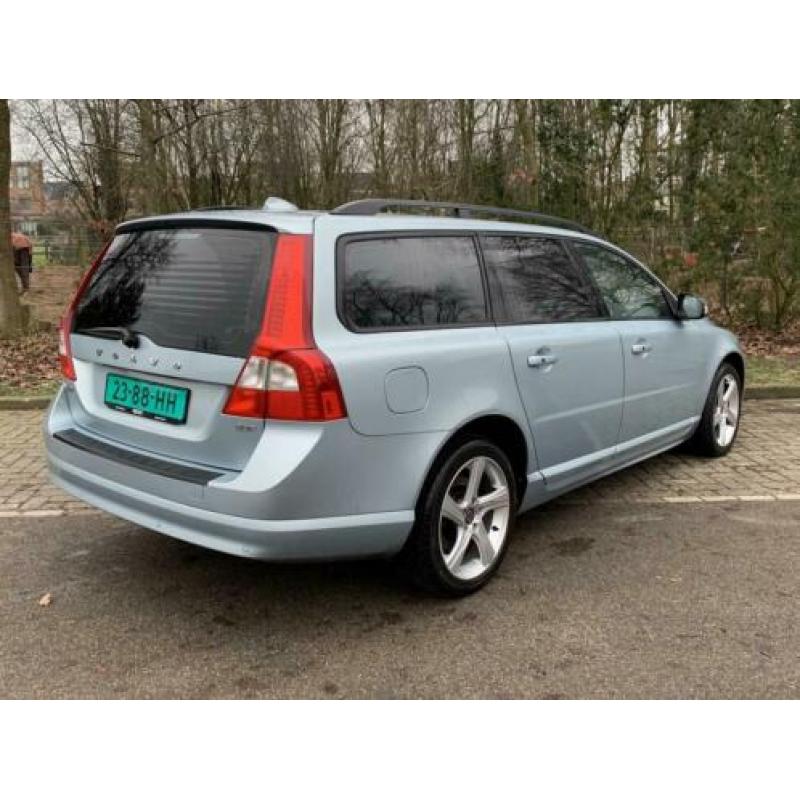 Volvo V70 2.0 Momentum Automaat| Xenon| Leer| Stoelverw.| Hi