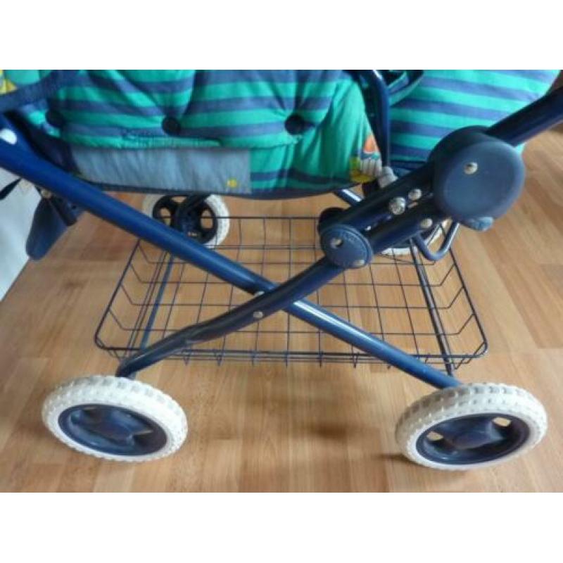 Speelgoed wandelwagen met leuke clowns erop.