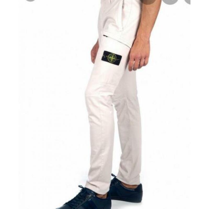 Broek met zakken stone island.