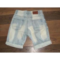 D115: Nieuw Korte spijker broek Pull&Bear Maat M Short, sh