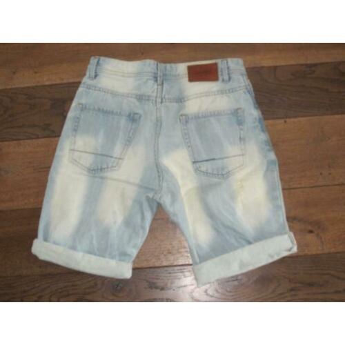 D115: Nieuw Korte spijker broek Pull&Bear Maat M Short, sh