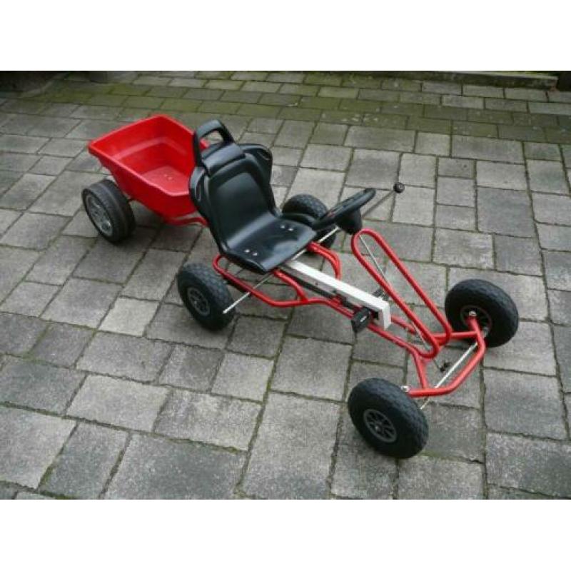 skelter kleur rood met aanhanger.