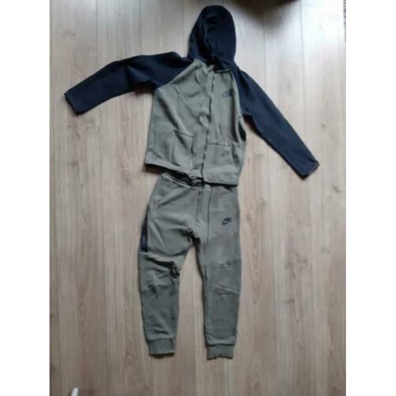 Nike tech 147/158