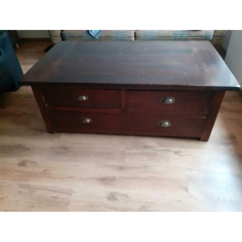 2 eetkamerstoelen en meer meubels (ook los te koop)