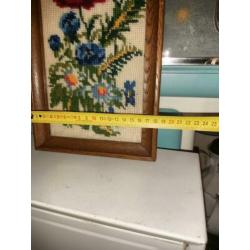 Vintage brocant bloemenborduur in lijst