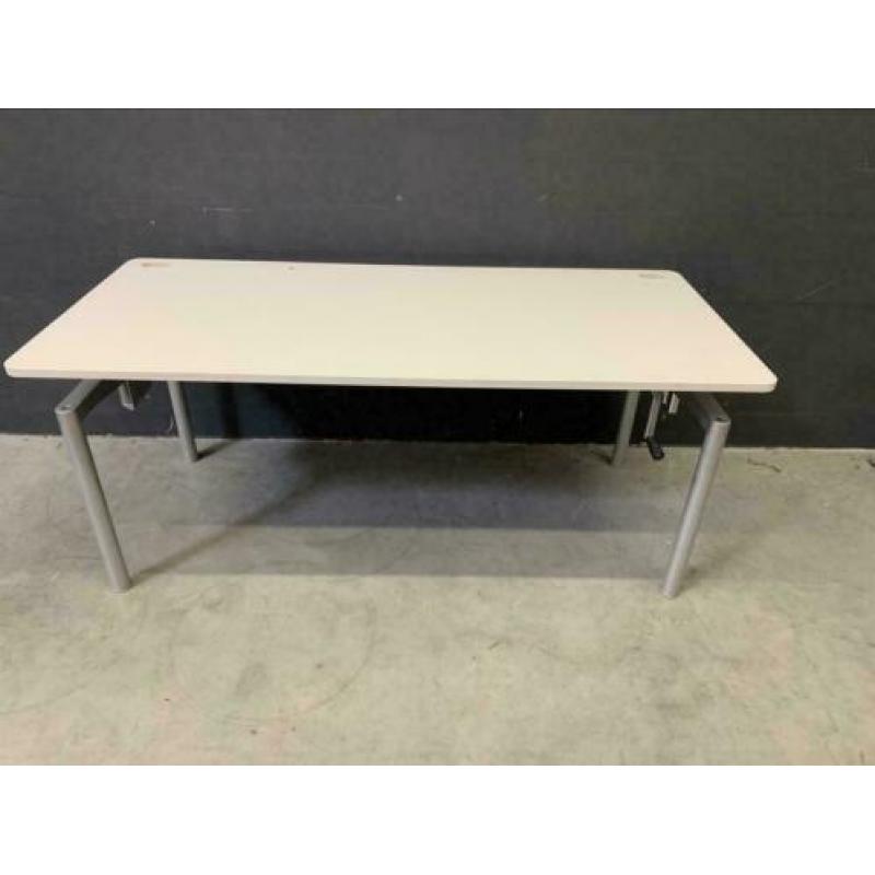 2x Vitra slinger verstelbaar bureau / 180x80cm