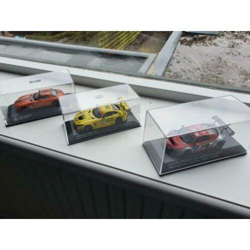 Te koop 3x 1:43 minichamps/spark