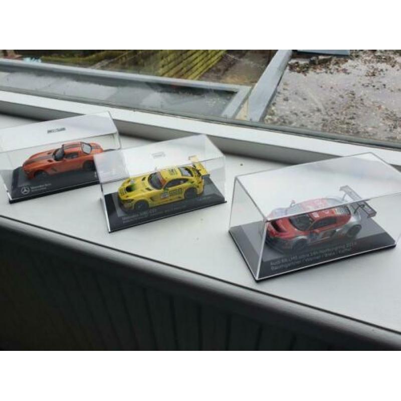 Te koop 3x 1:43 minichamps/spark