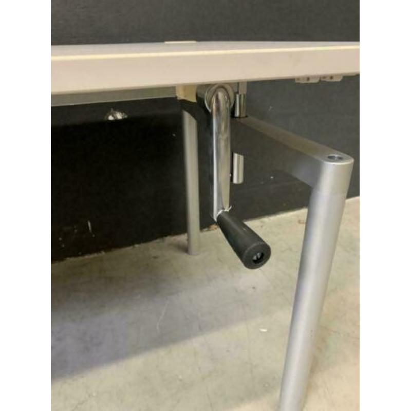 2x Vitra slinger verstelbaar bureau / 180x80cm