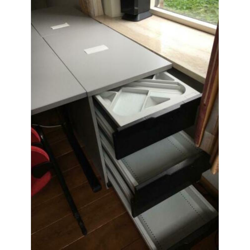 kantoormeubilair te koop!