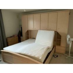 2 persoons bed (1.80 x 2.00) met ombouw