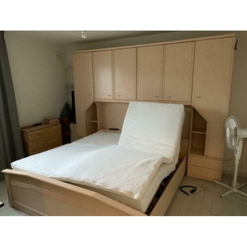 2 persoons bed (1.80 x 2.00) met ombouw