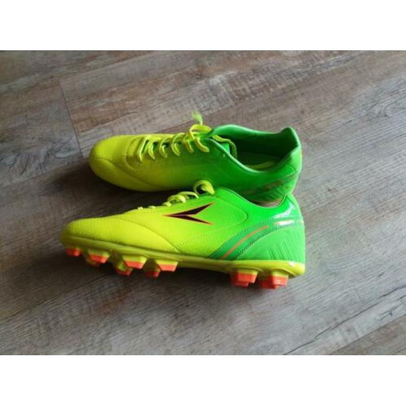Voetbalschoenen maat 43