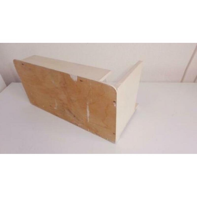Winkeltje, hout, plus winkelvoorraad en inrichting E