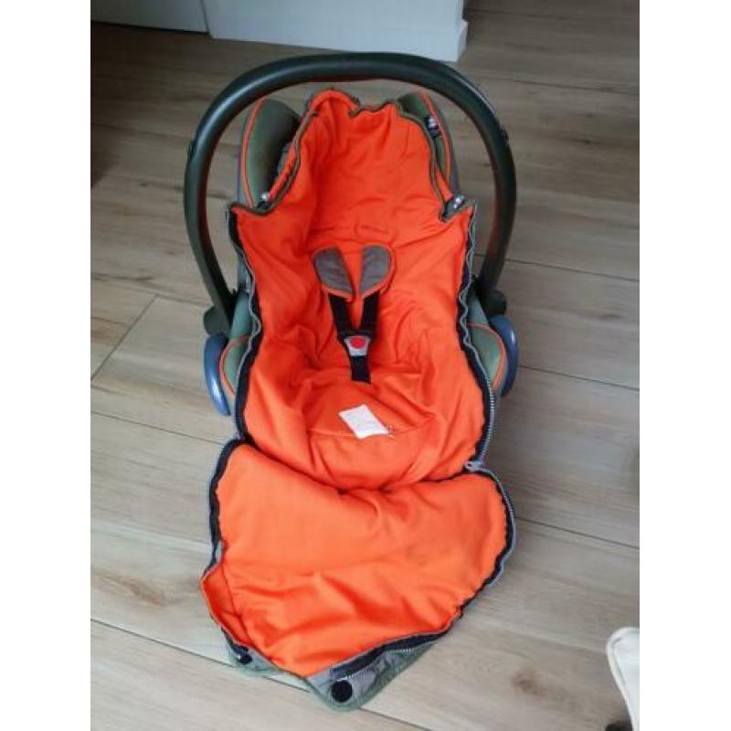 Maxi cosi met voetenzak en muskietennet