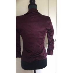 Mooi glanzend donkerrood colbertje mt 38