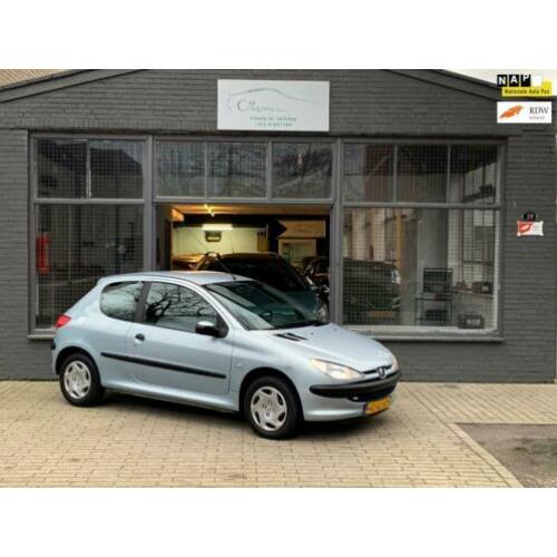 Peugeot 206 1.4 XT Nieuwe APK NAP! Automaat!