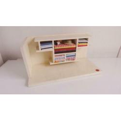 Winkeltje, hout, plus winkelvoorraad en inrichting E