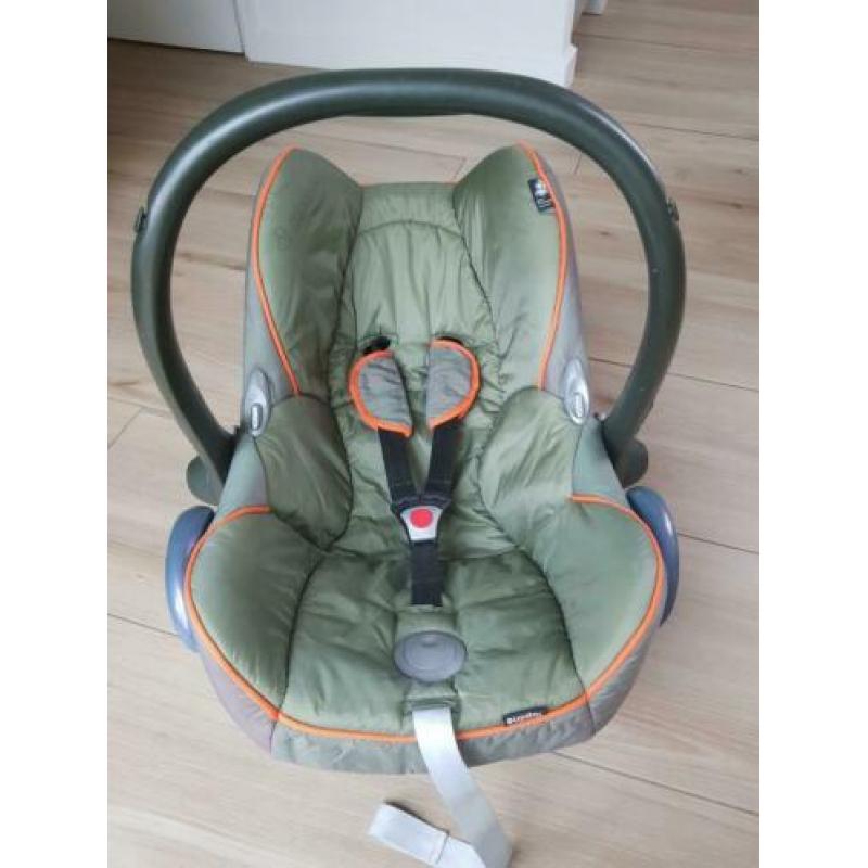 Maxi cosi met voetenzak en muskietennet