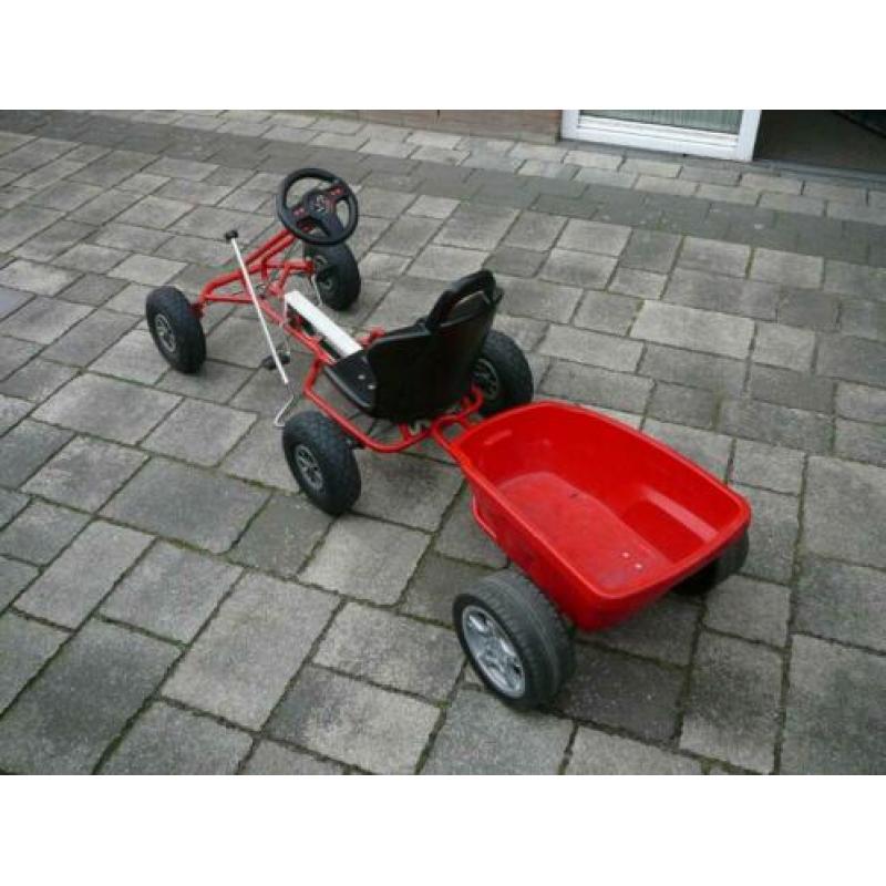 skelter kleur rood met aanhanger.
