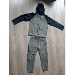 Nike tech 147/158
