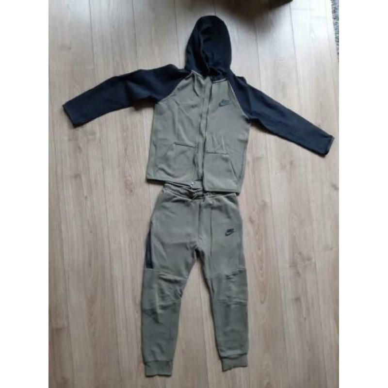 Nike tech 147/158