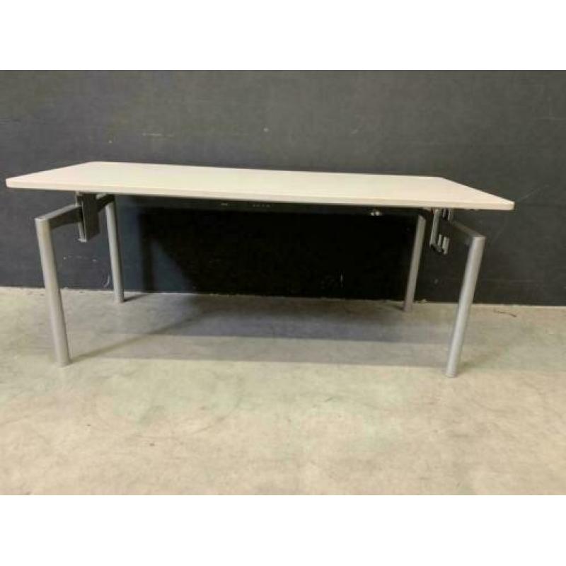 2x Vitra slinger verstelbaar bureau / 180x80cm