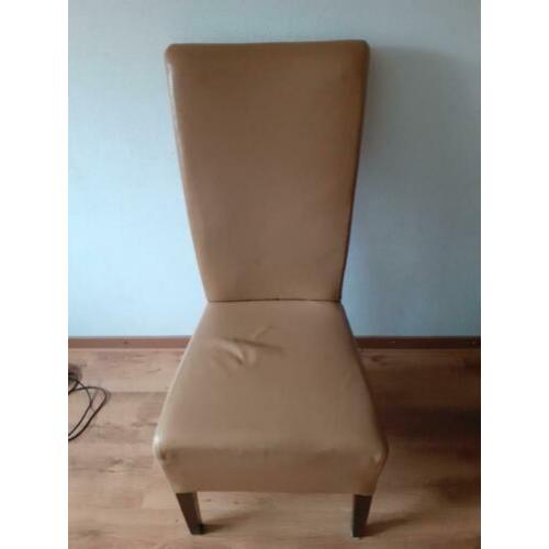 2 eetkamerstoelen en meer meubels (ook los te koop)