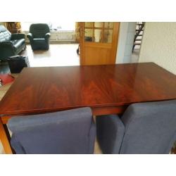 Mooi stevige eettafel
