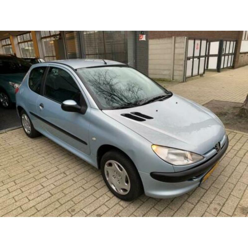 Peugeot 206 1.4 XT Nieuwe APK NAP! Automaat!