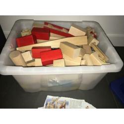 Houten knikkerbaan 98-delig met gratis 35 pakjes batterijen