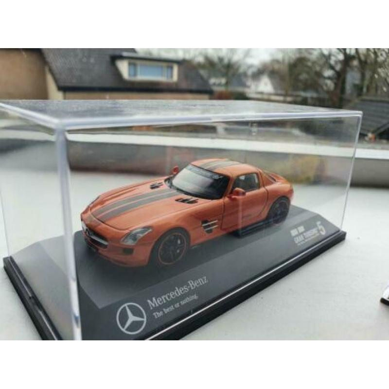 Te koop 3x 1:43 minichamps/spark