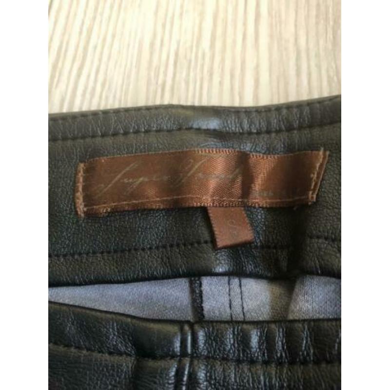 Mooie fake leather broek/legging Supertrash mt38